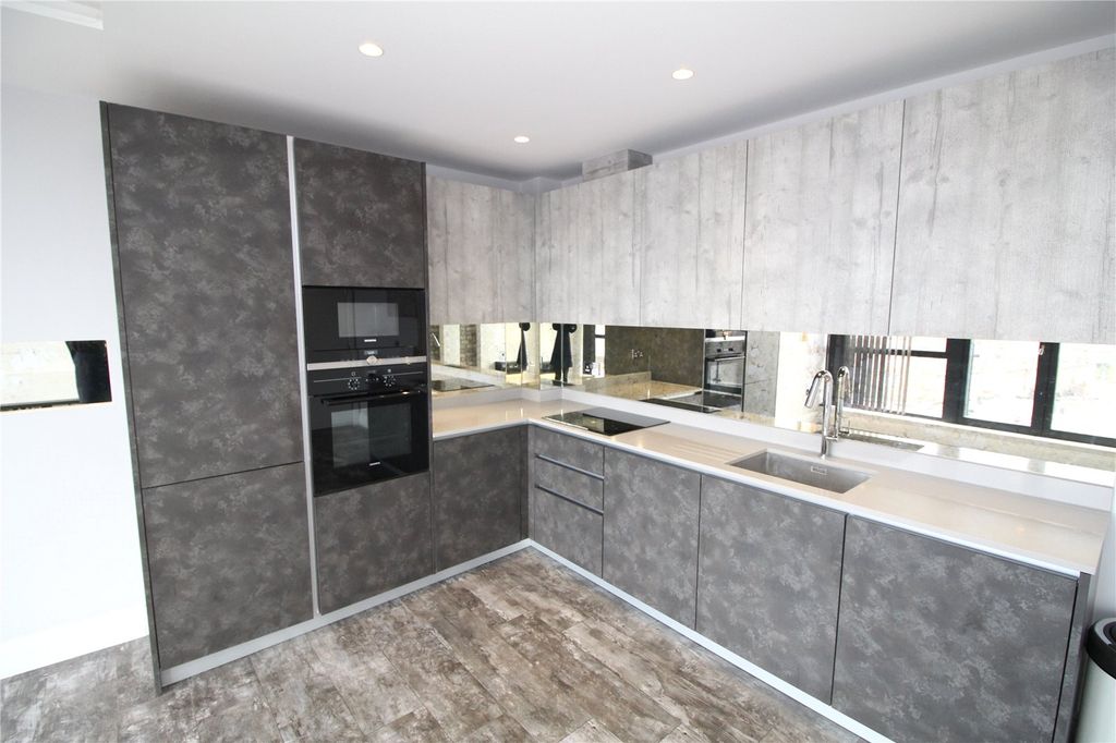 Property photo 2 of 11 Picture No. 15