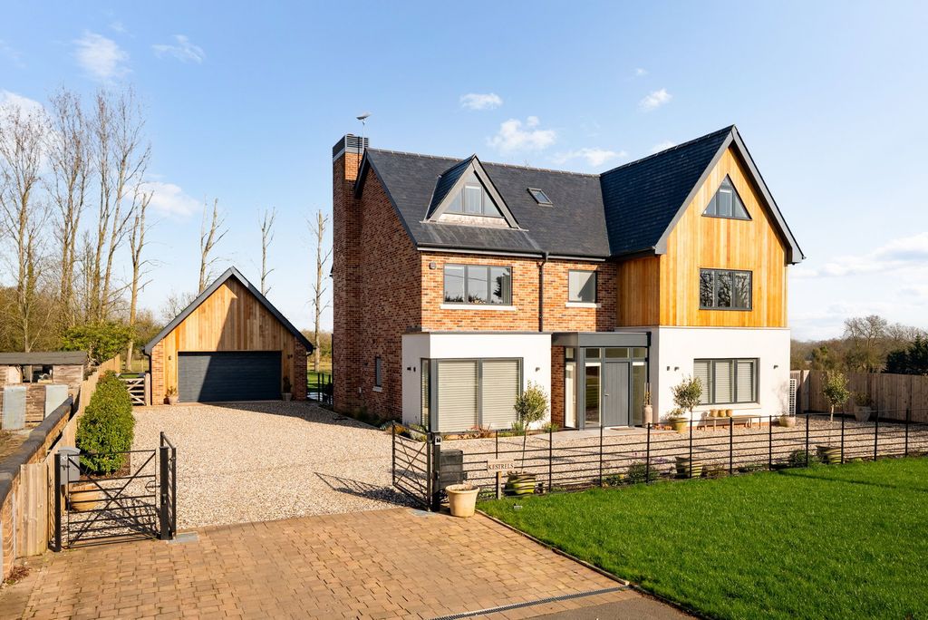 Property photo 1 of 28