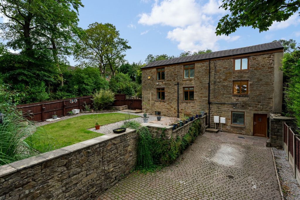 Property photo 2 of 51 4395033