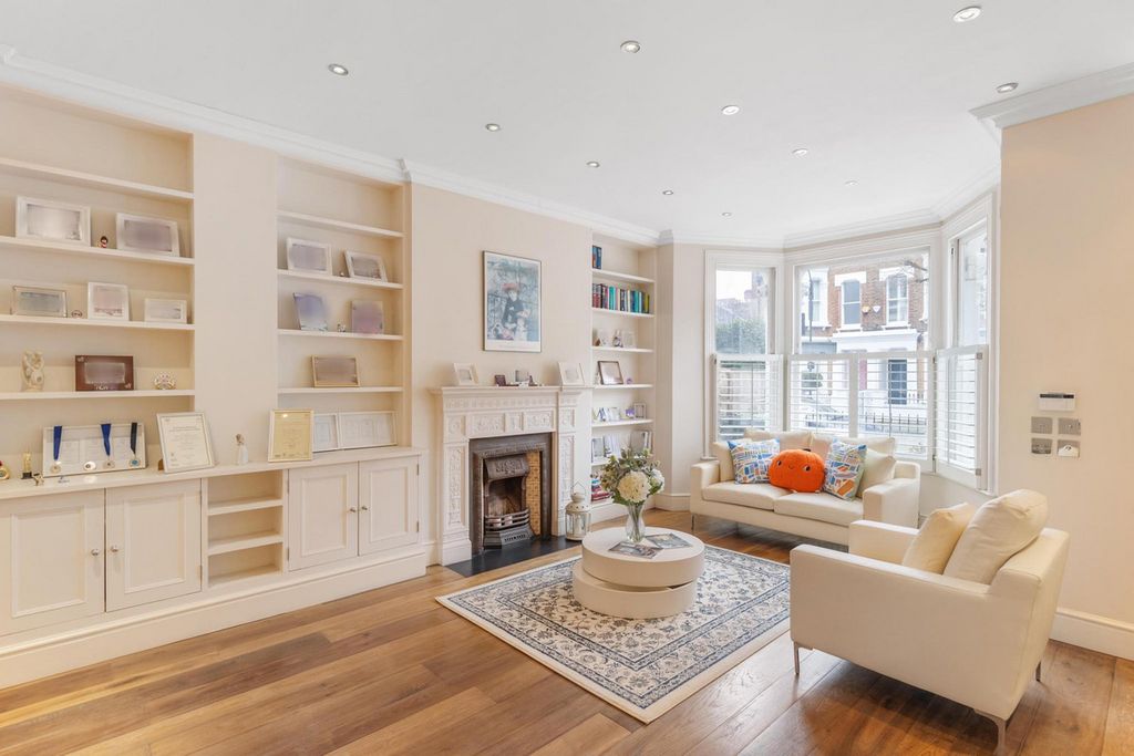 Property photo 2 of 23