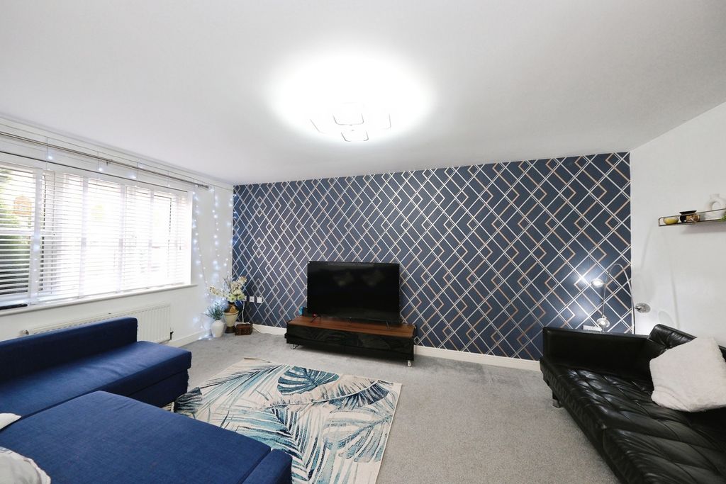 Property photo 3 of 22 Lounge