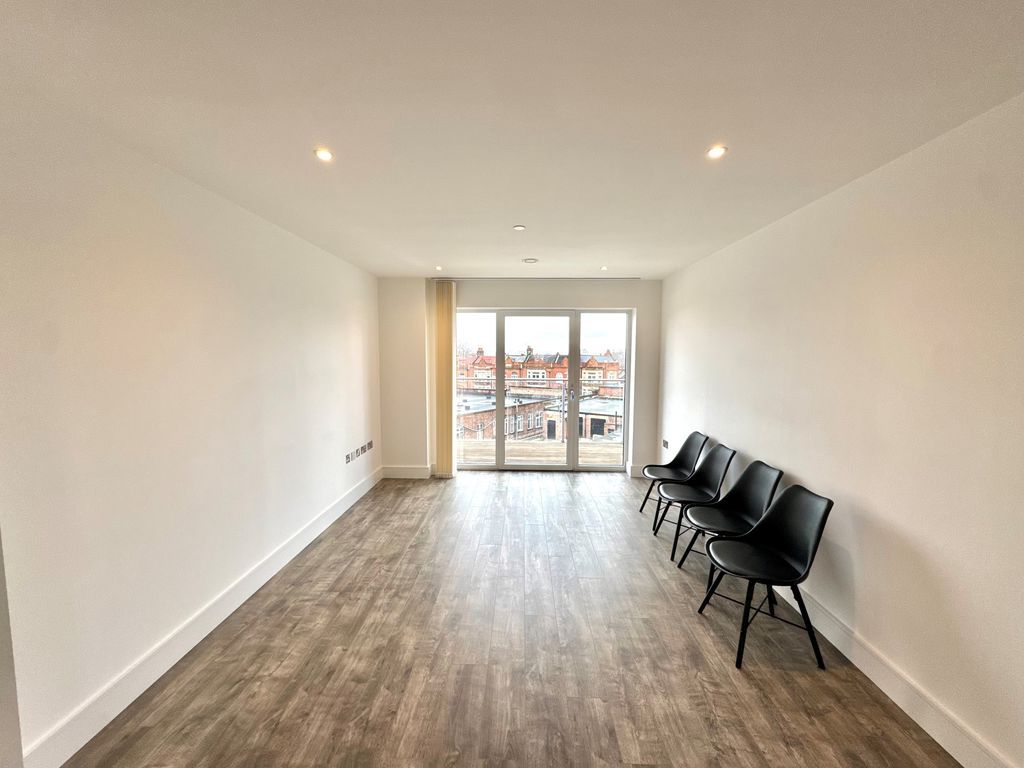 Property photo 3 of 7 Photo 7