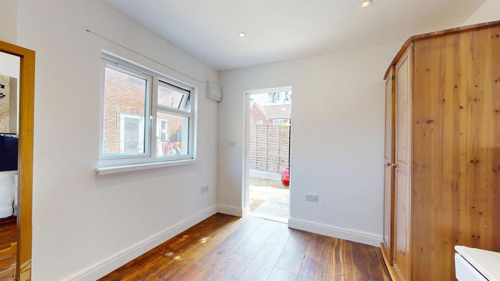 Property photo 3 of 11 Living Room At Beckton For Sale At E6 By Barrain L