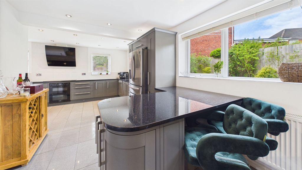 Property photo 3 of 38 4099218
