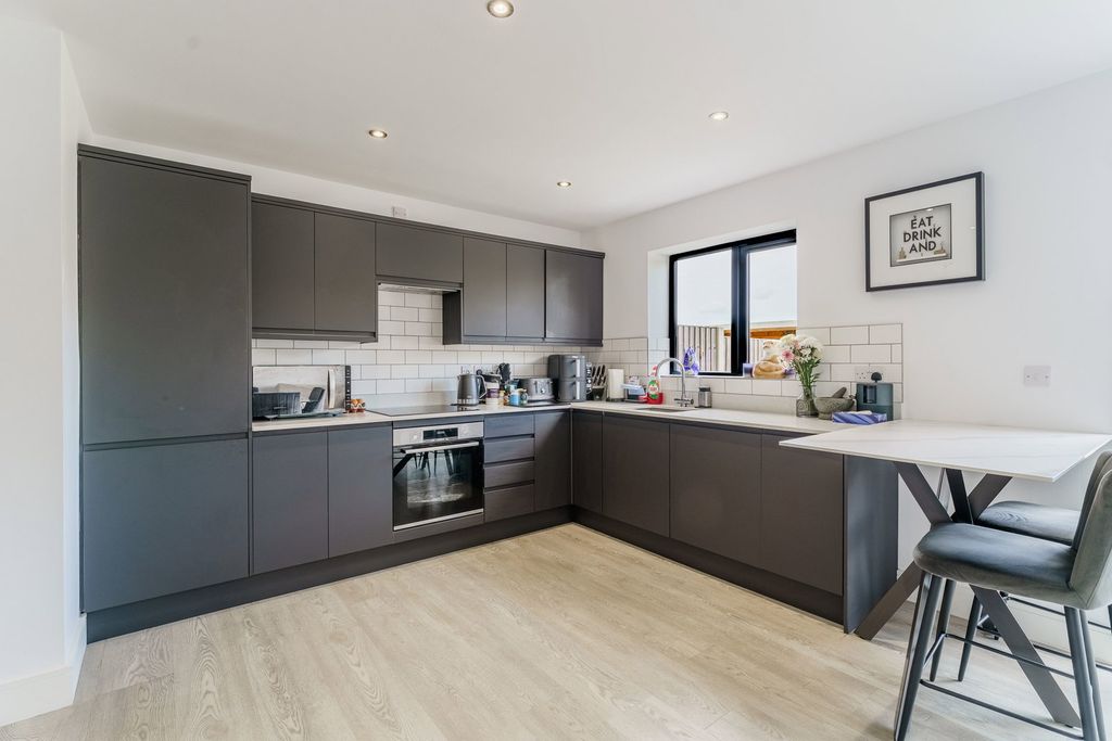 Property photo 3 of 29