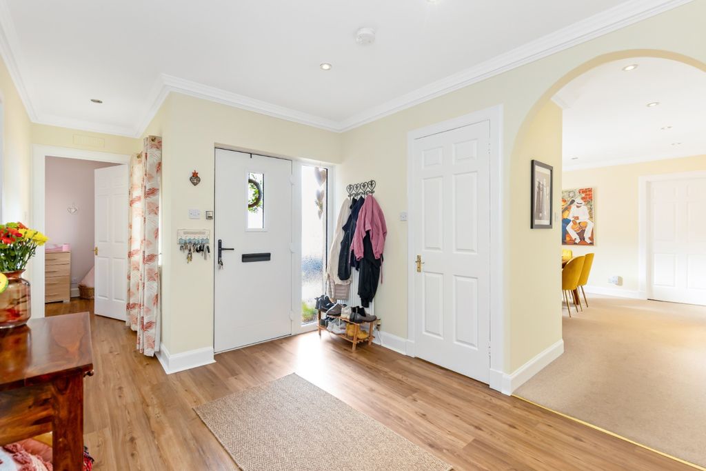 Property photo 2 of 34 5163061