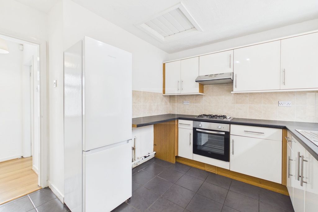Property photo 3 of 10 Kitchen