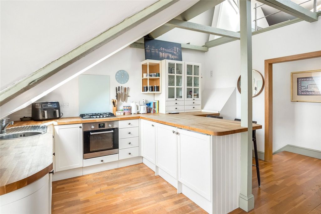 Property photo 2 of 10 Picture No. 12