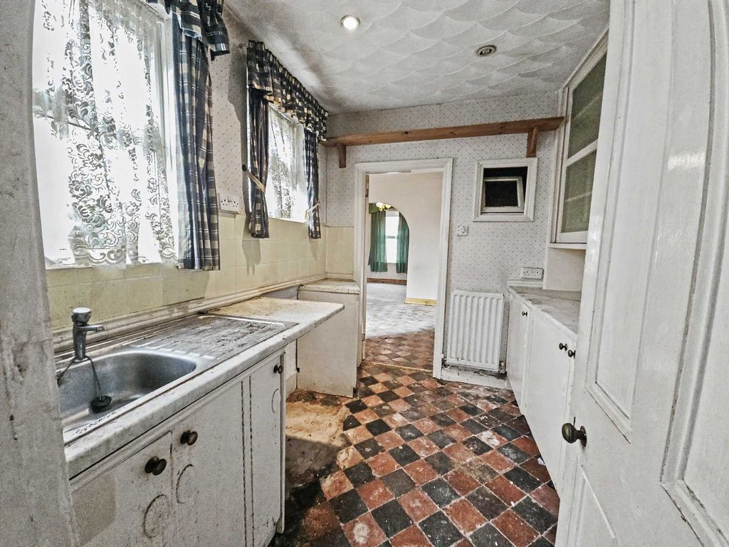 Property photo 2 of 12 Kitchen