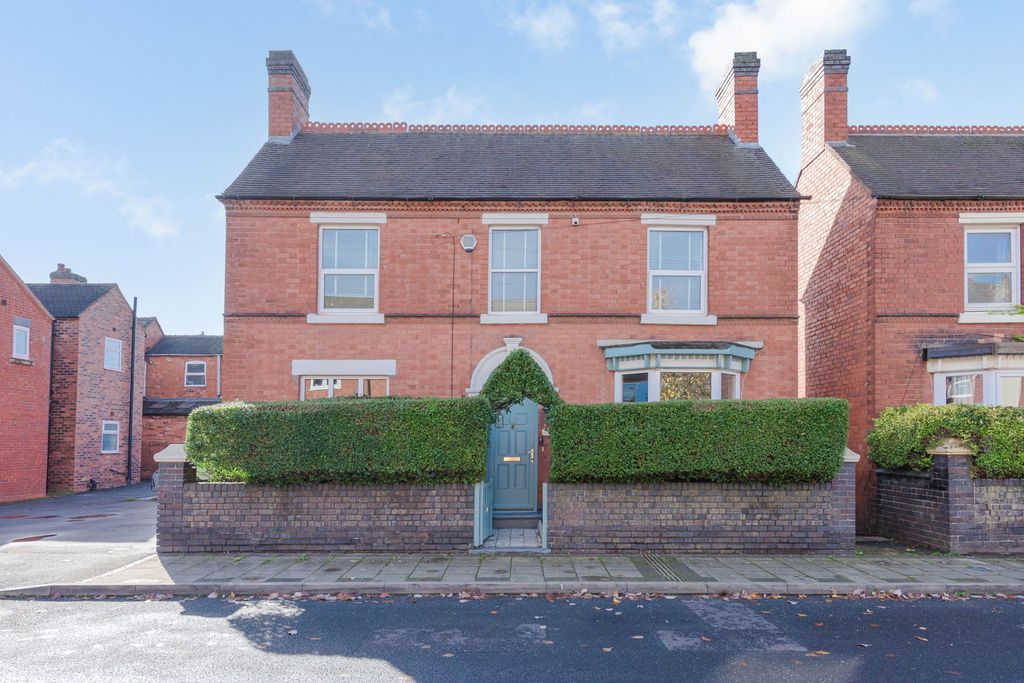 Property photo 1 of 30