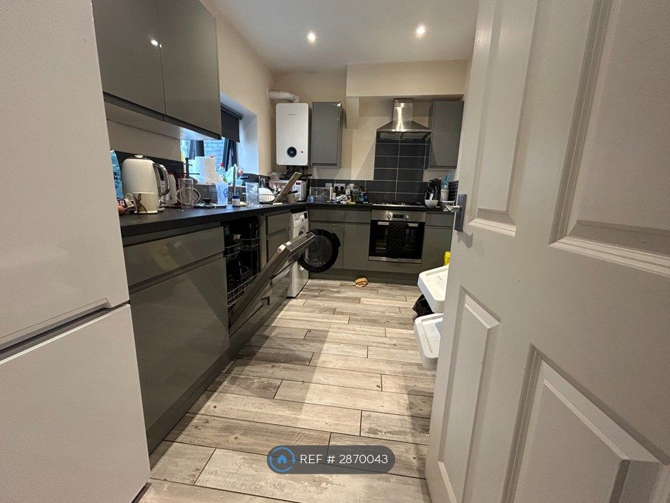 Property photo 3 of 23 Kitchen
