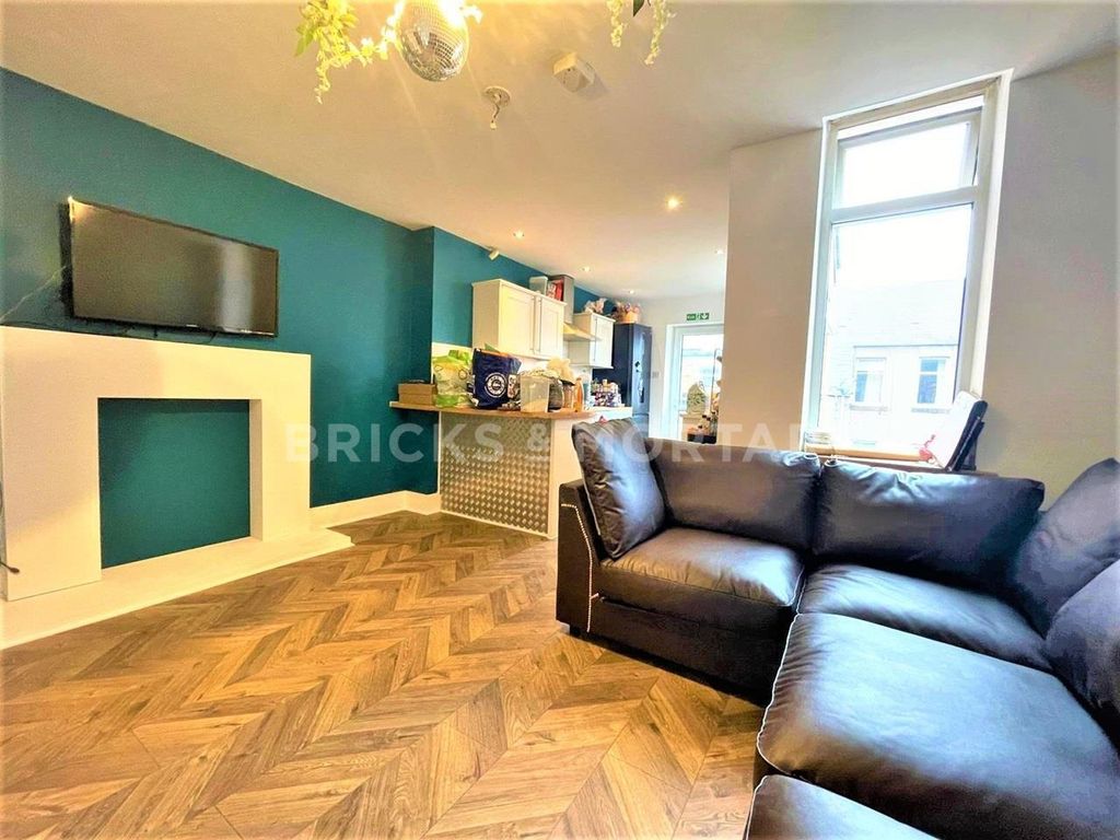 Property photo 1 of 7 c3Uhvyjftuyyfgodvelpww.Jpg