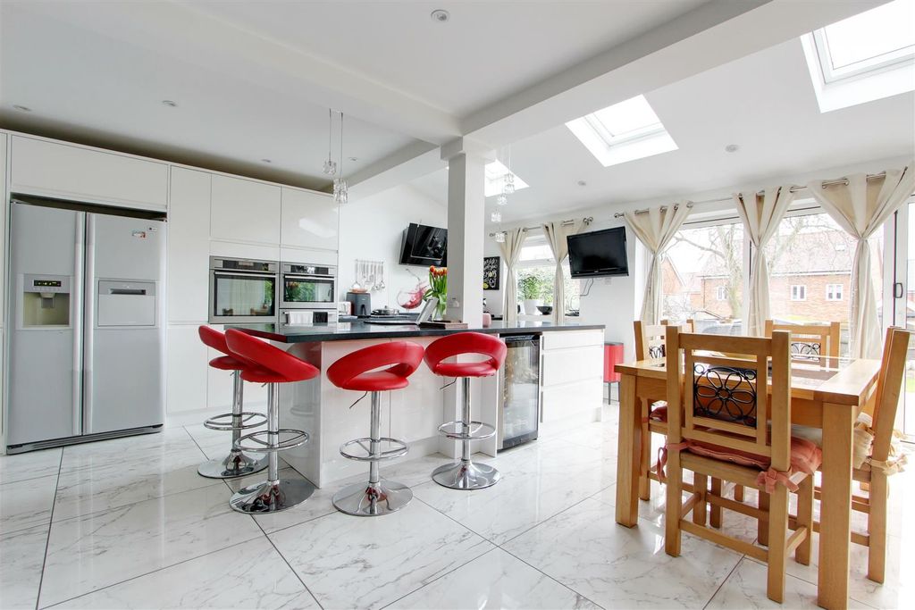 Property photo 2 of 30 Img_7858-Img_7860.Jpg