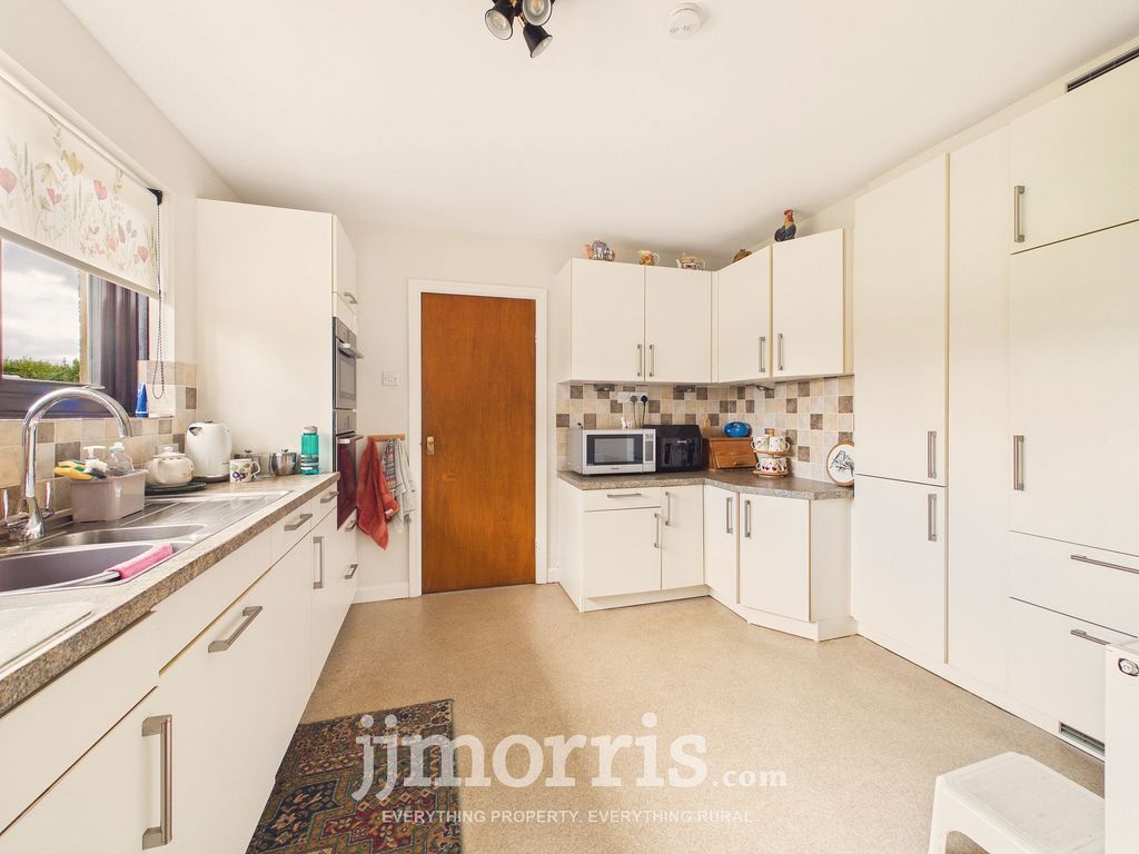 Property photo 2 of 34