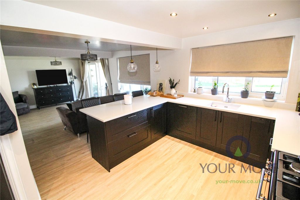 Property photo 3 of 19 Kitchen/Dining Room