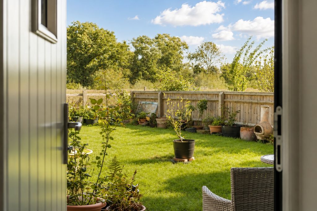 Property photo 3 of 18 Garden