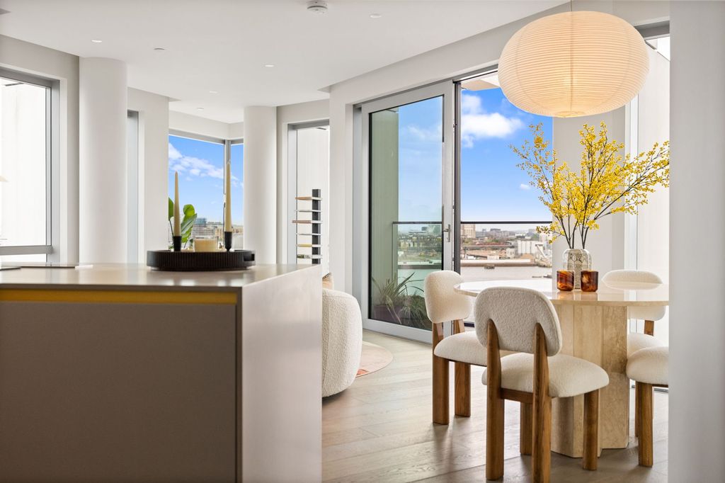 Property photo 3 of 40