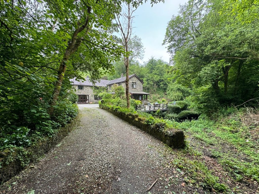 Property photo 2 of 52