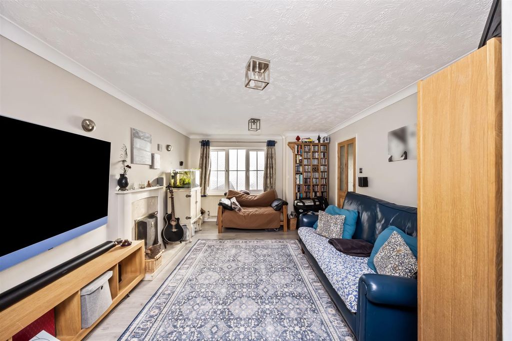Property photo 3 of 19 Marlow Drive 27-014.Jpg