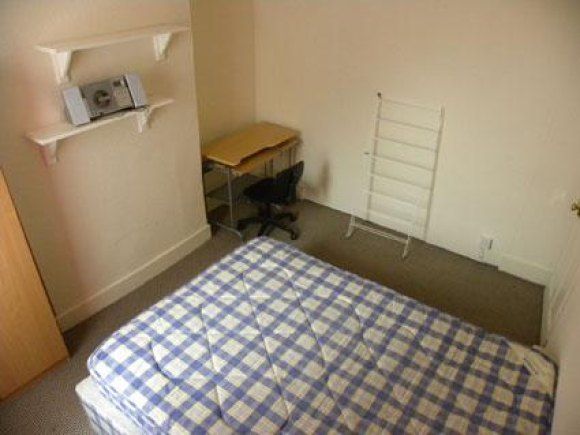 Property photo 3 of 7 Bedroom=21Hr.Jpg