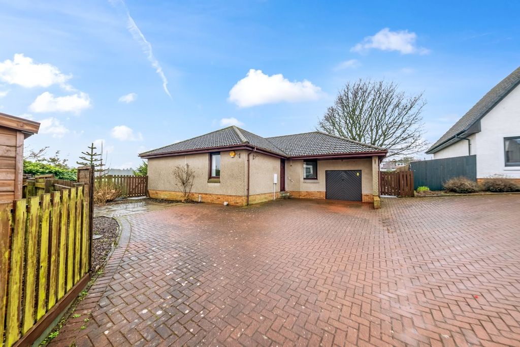 Property photo 2 of 32 6 Meadowbank (28)