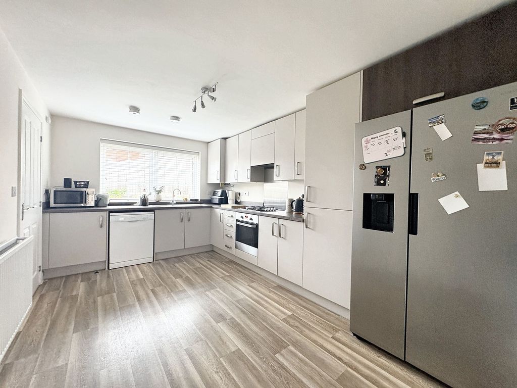 Property photo 2 of 11 Kitchen/Diner