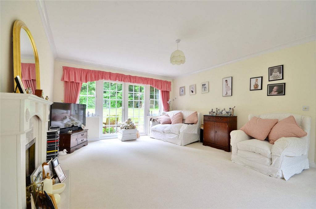 Property photo 2 of 16 Sitting Room