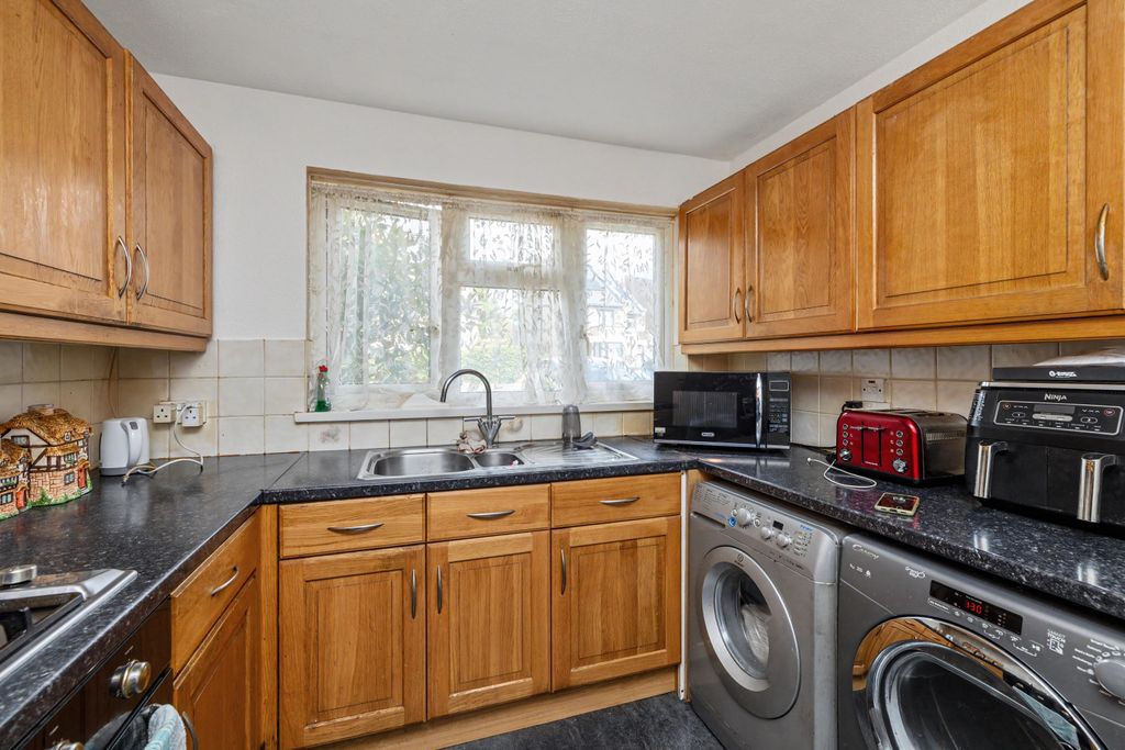 Property photo 3 of 15 10 Blessington Road, Lewisham, London, Se13 5Eb