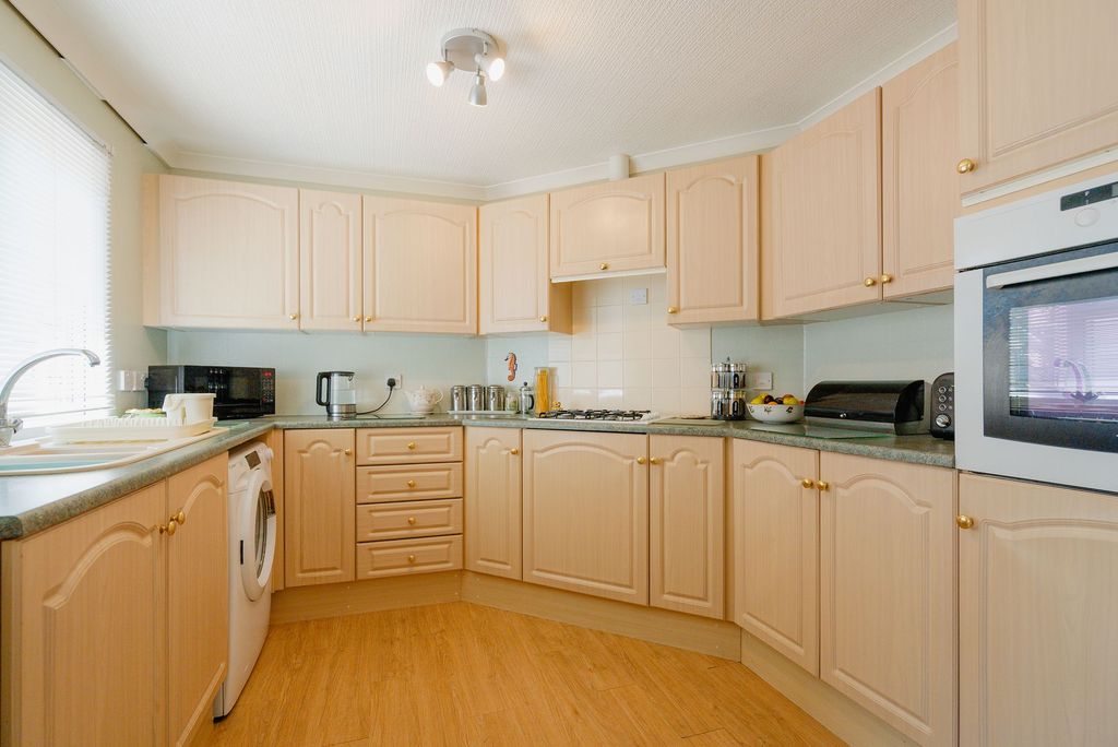 Property photo 2 of 25