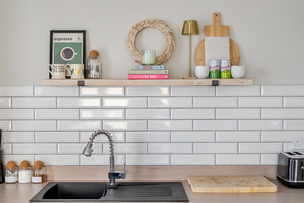 Property photo 3 of 18 1417762-12-69981Ea05B6De.Jpg