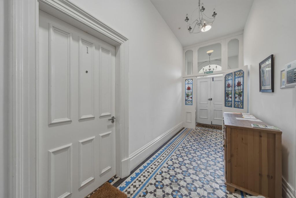 Property photo 2 of 16 Hallway