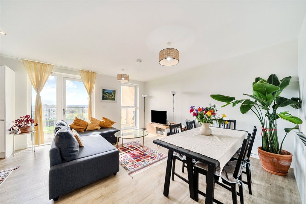 Property photo 2 of 20 Reception