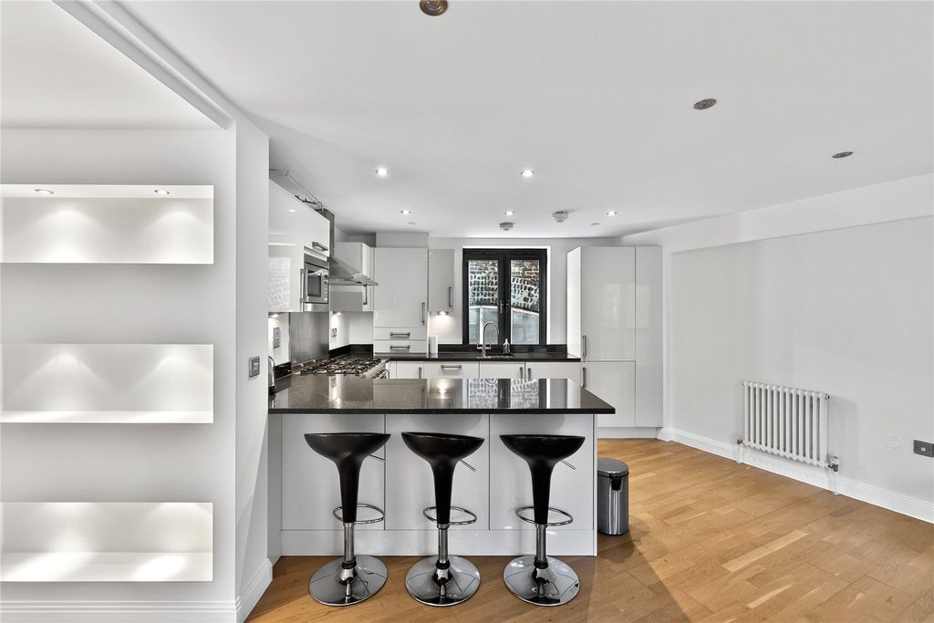 Property photo 1 of 15 Reception/Kitchen