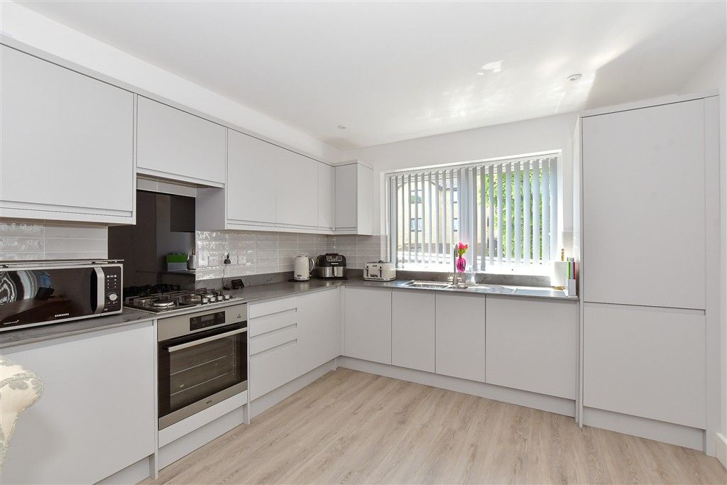 Property photo 1 of 10 Kitchen/ Living Room