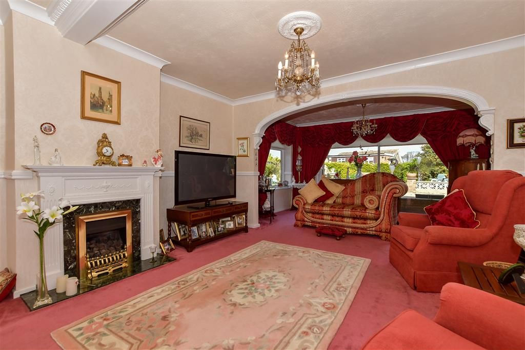 Property photo 2 of 11 Lounge