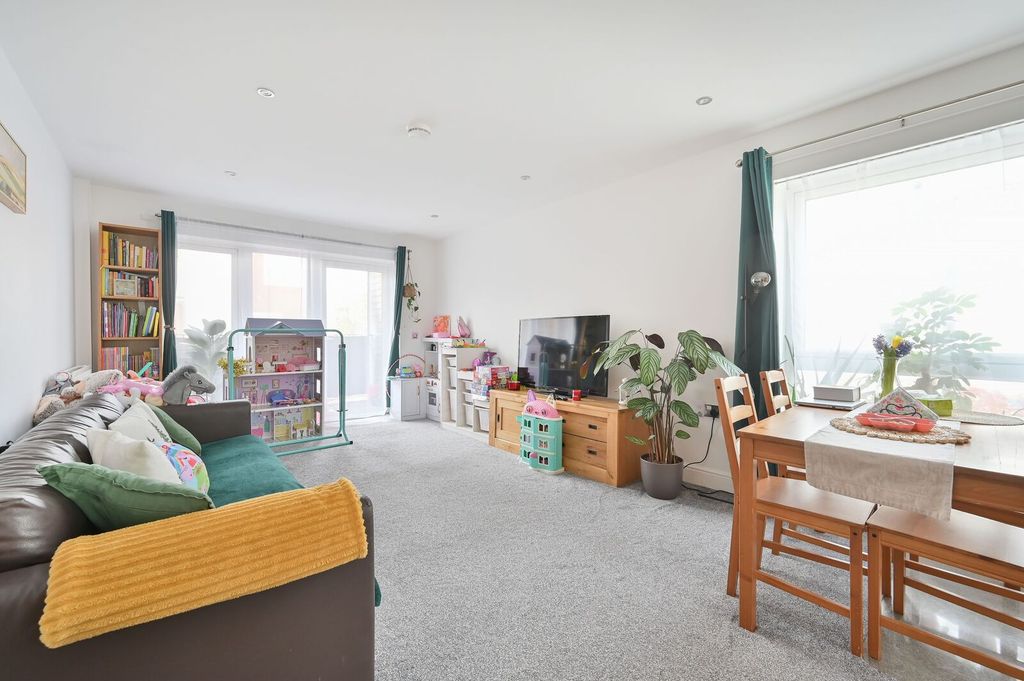 Property photo 3 of 14