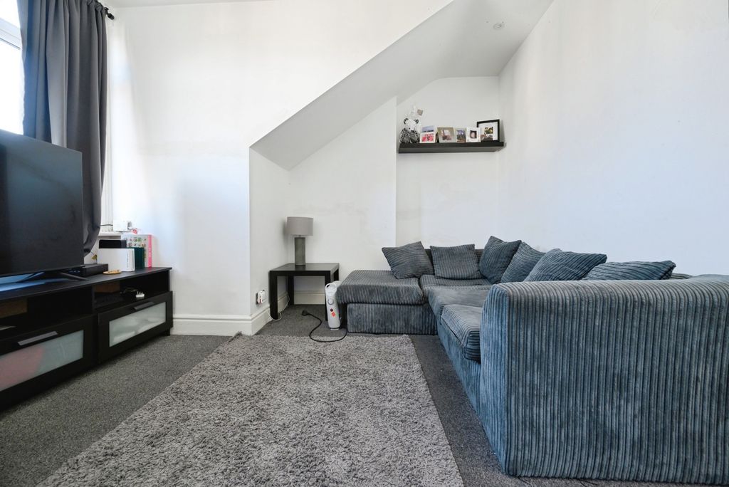 Property photo 2 of 20 Pbox-Img.Jpg