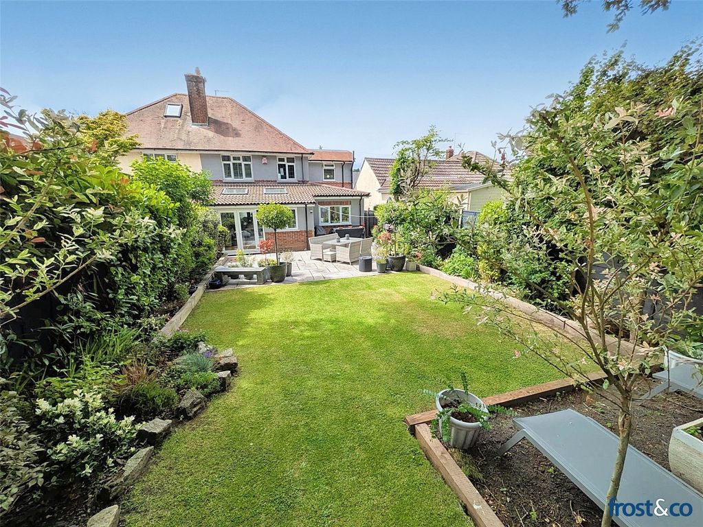 Property photo 2 of 21 Garden