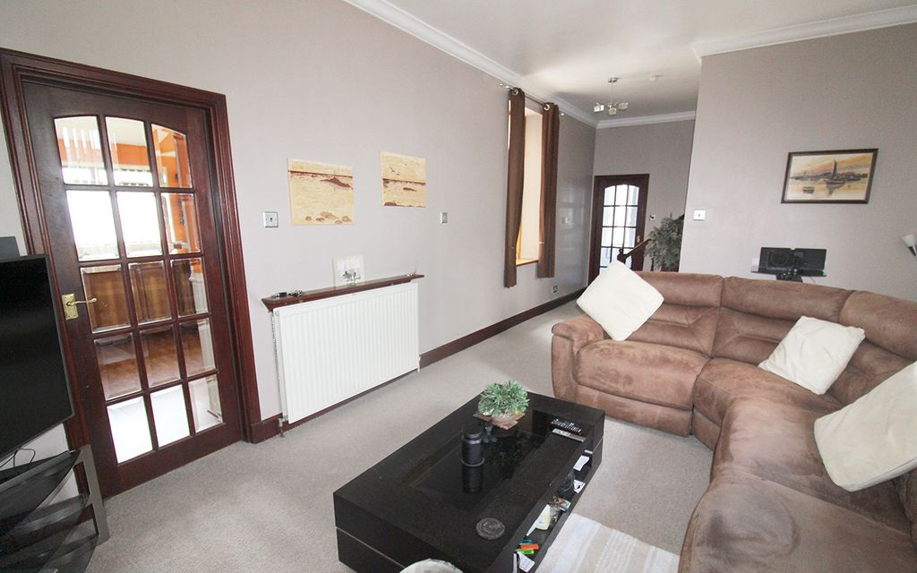 Property photo 3 of 27