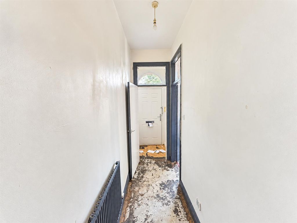 Property photo 2 of 10 Hallway