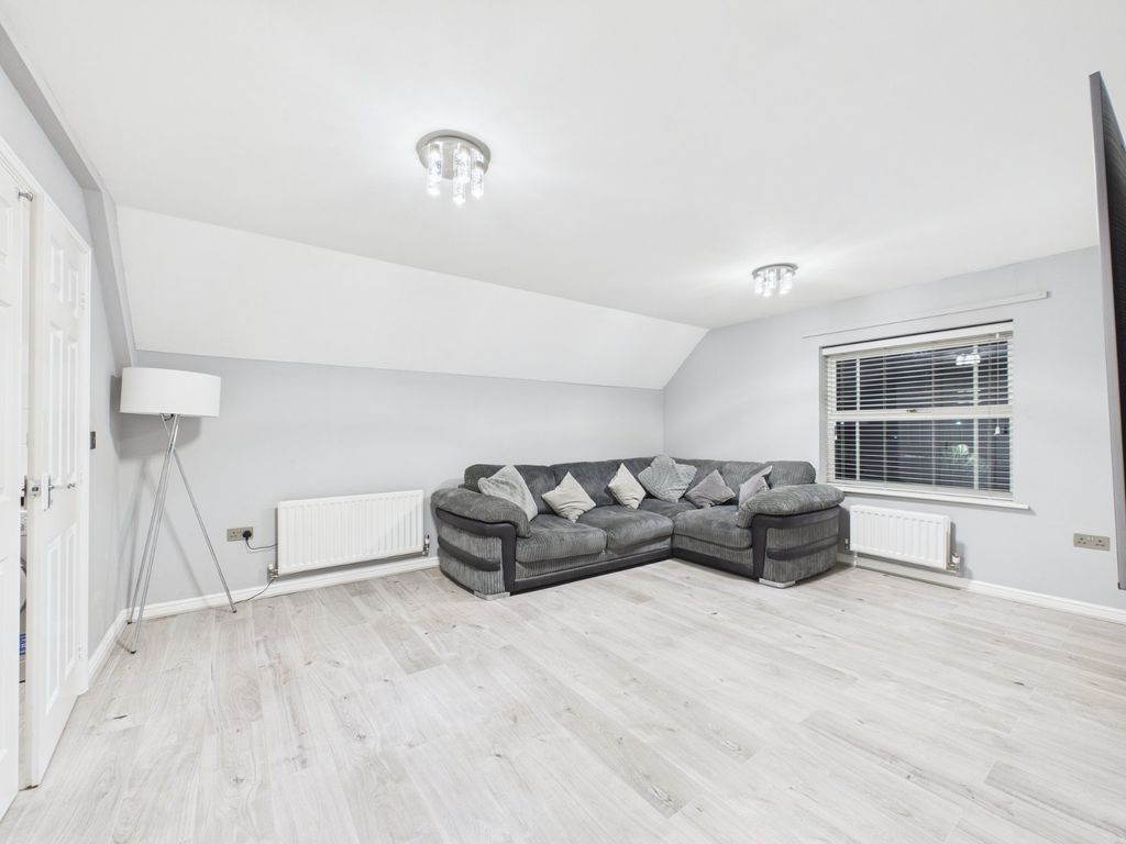 Property photo 2 of 8 Lounge