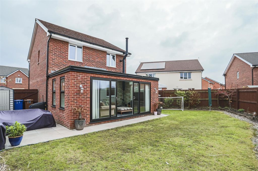 Property photo 1 of 33