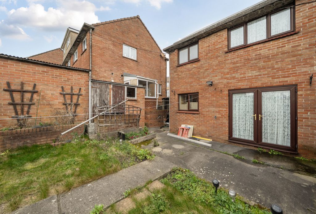Property photo 1 of 21 1418387-9-699c63F...
