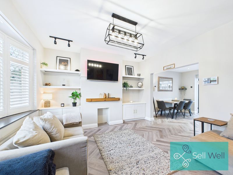 Property photo 2 of 27 Lounge