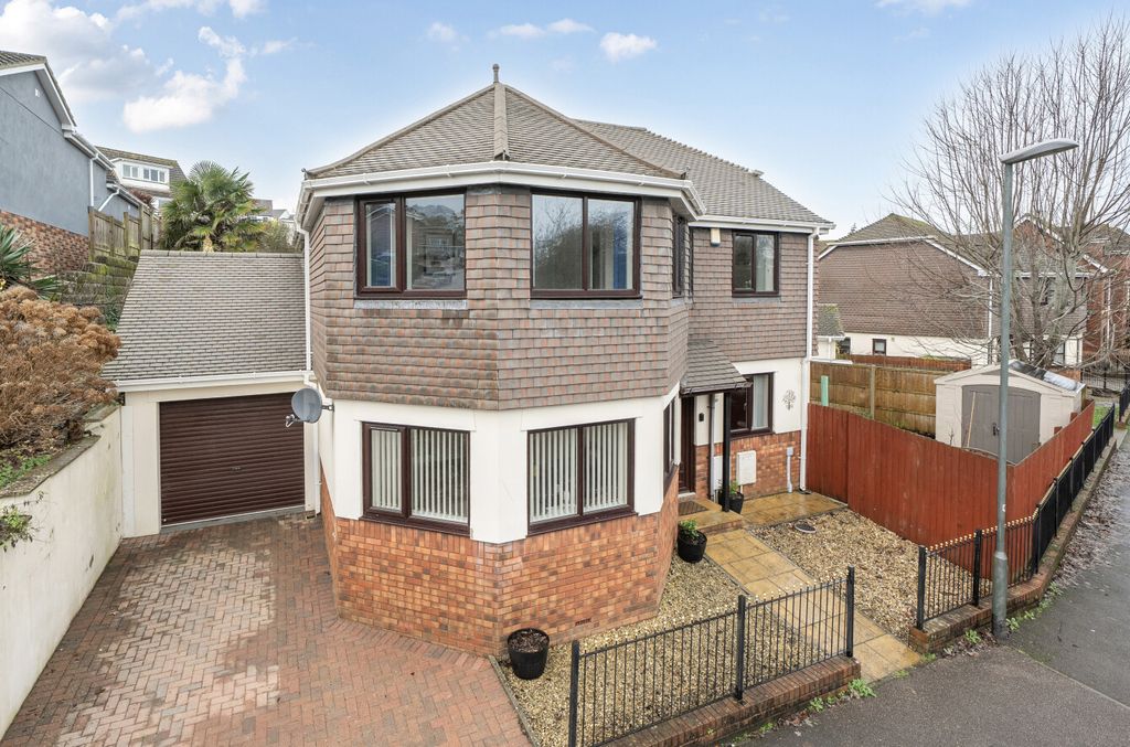 Property photo 1 of 23 1 - 1392923-1-694287E...