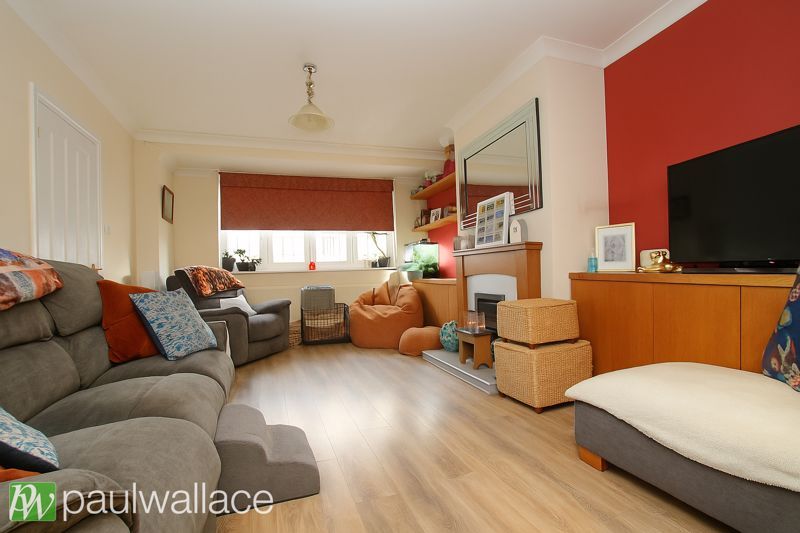 Property photo 2 of 16 Lounge