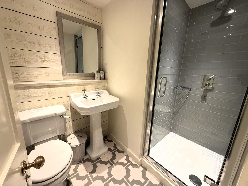 Additional image 10 of 5 bed property to rentSt James's Parade, City Centre, Bath BA1