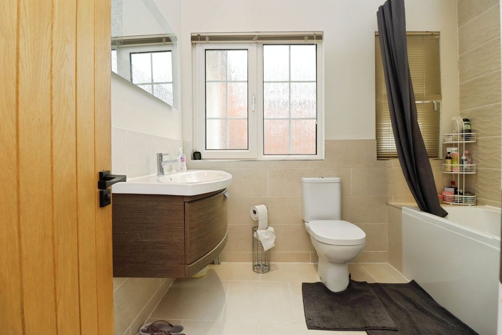 Additional image 17 of 4 bed semi-detached house for saleKingsley Avenue, Kettering NN16