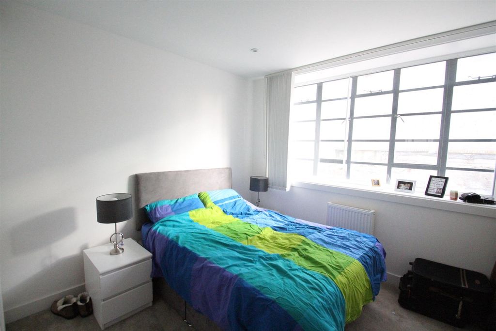 Property photo 3 of 10 Bedroom