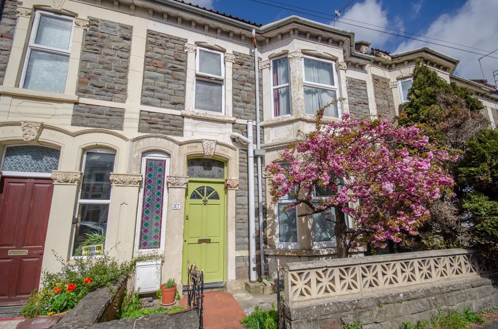 Property photo 1 of 28 Robertson Rd-67.Jpg